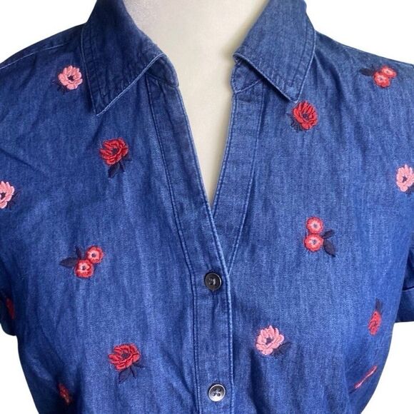 Karen Scott Women Short Sleeve Button Up Embroidered Chambray Denim Top Sz PS - Picture 2 of 7